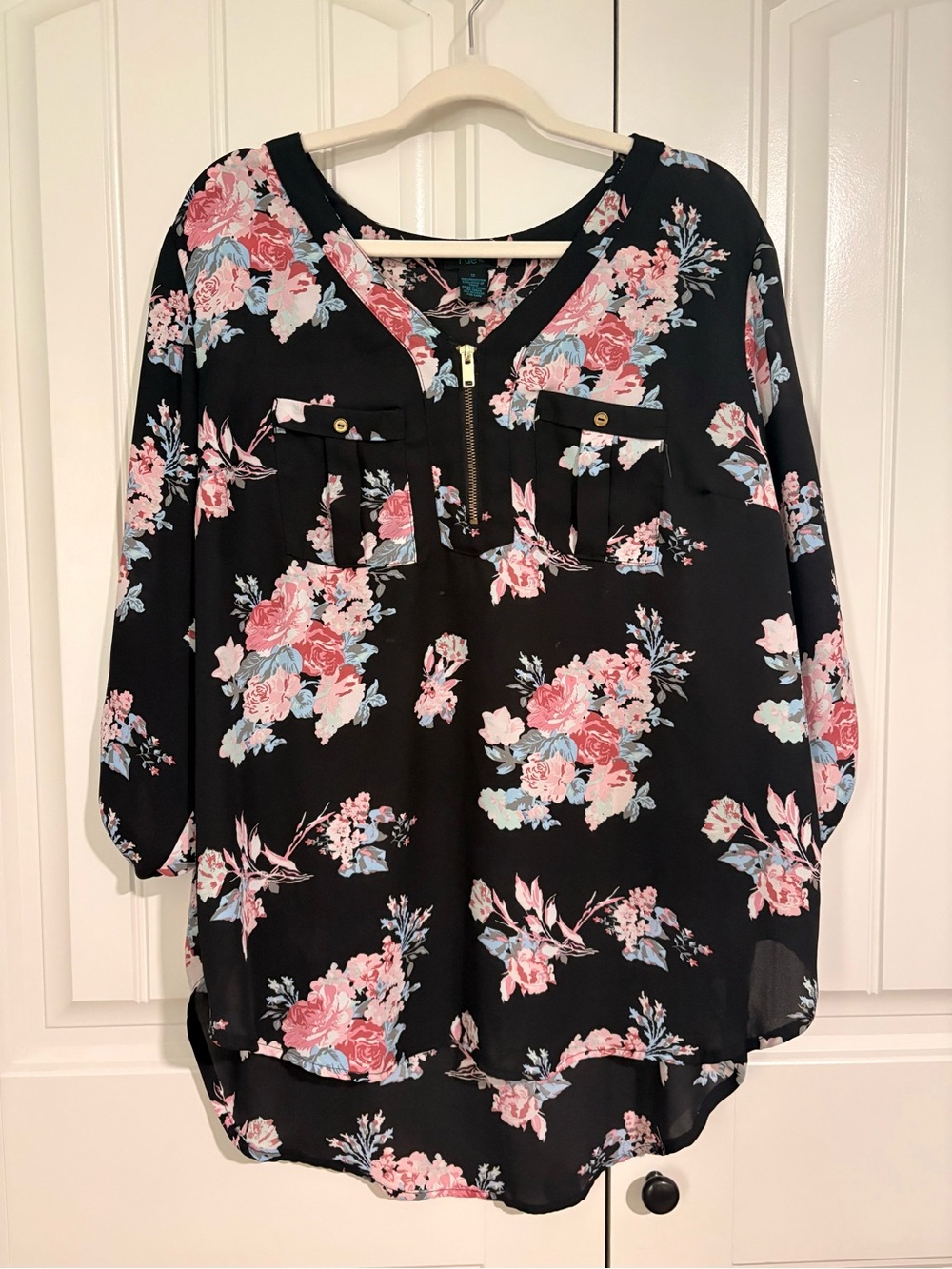 Rue+ Floral V-Neck Tunic in Black with Pink Bloom